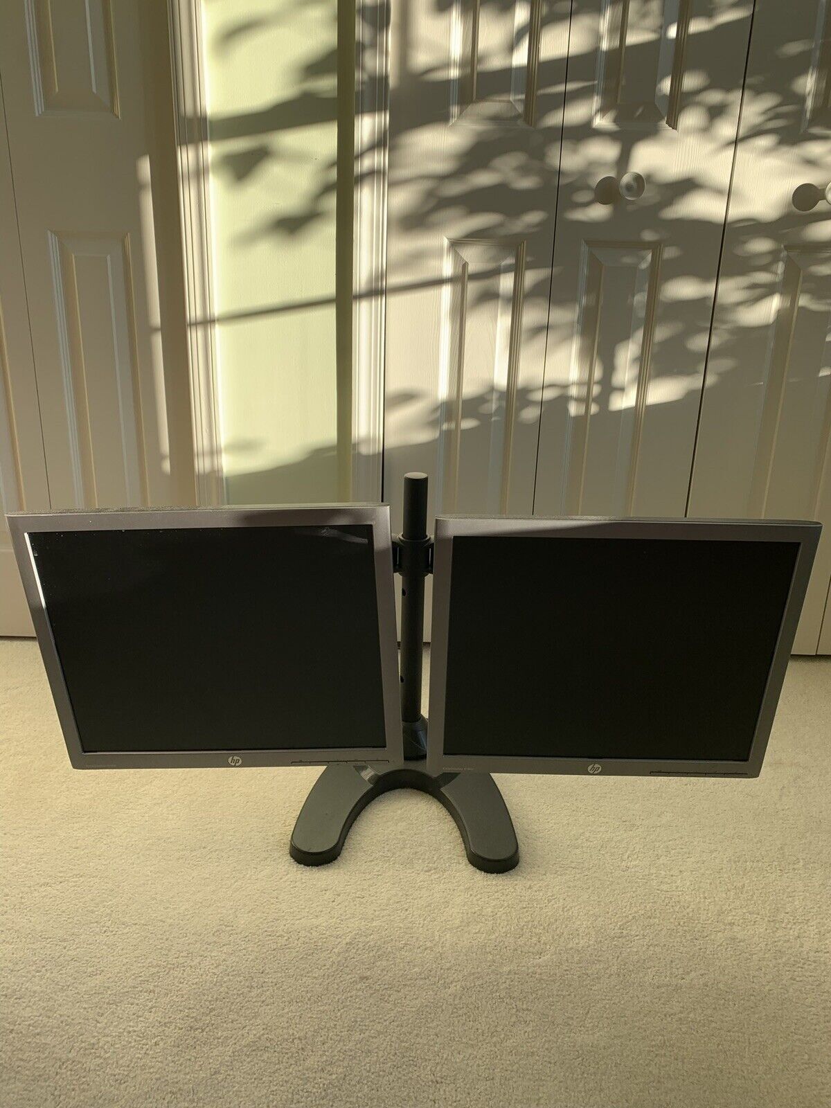 HP E190i IPS display - Dual Monitor LCD Screen With Stand, 19”