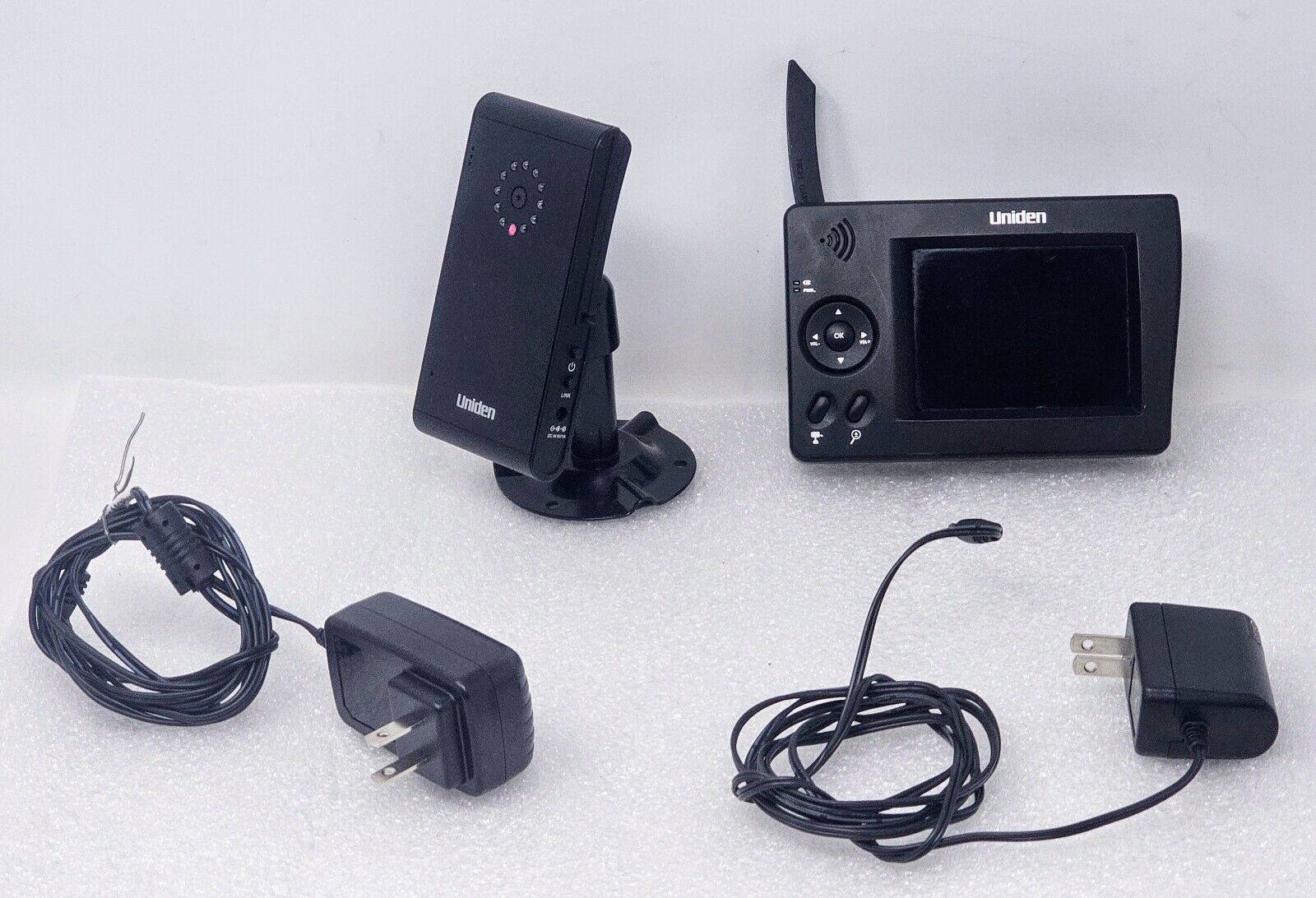 Uniden Model UDW 10003 Indoor Video Monitor & UDWC23 Security Camera