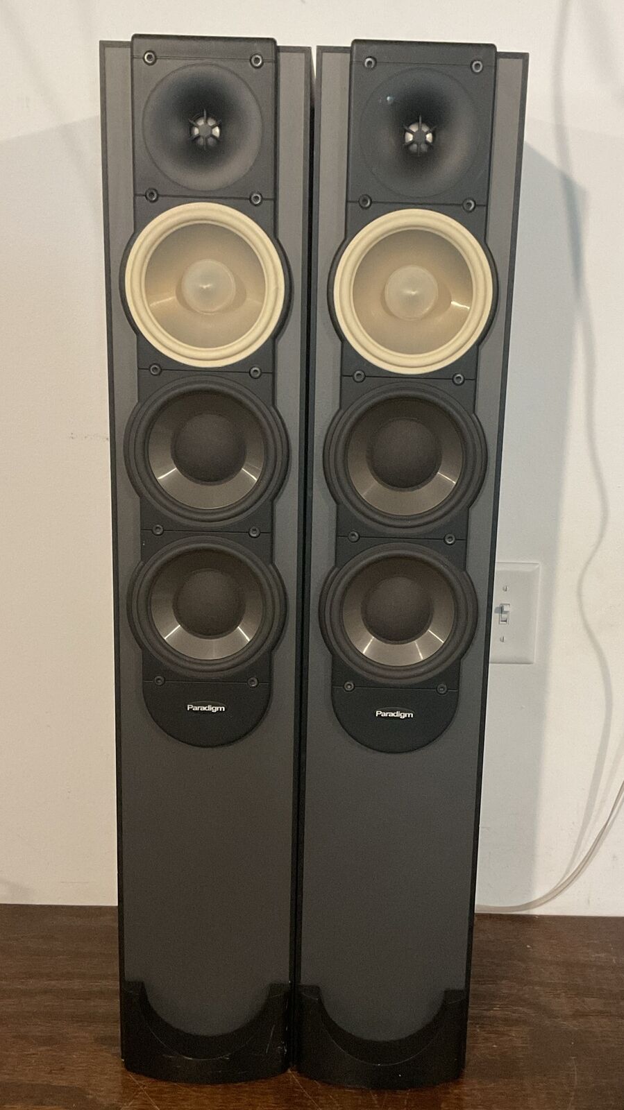 Paradigm Monitor 7 V5 Floorstanding Speakers - SOUND GREAT -Cosmetic Issues ASIS