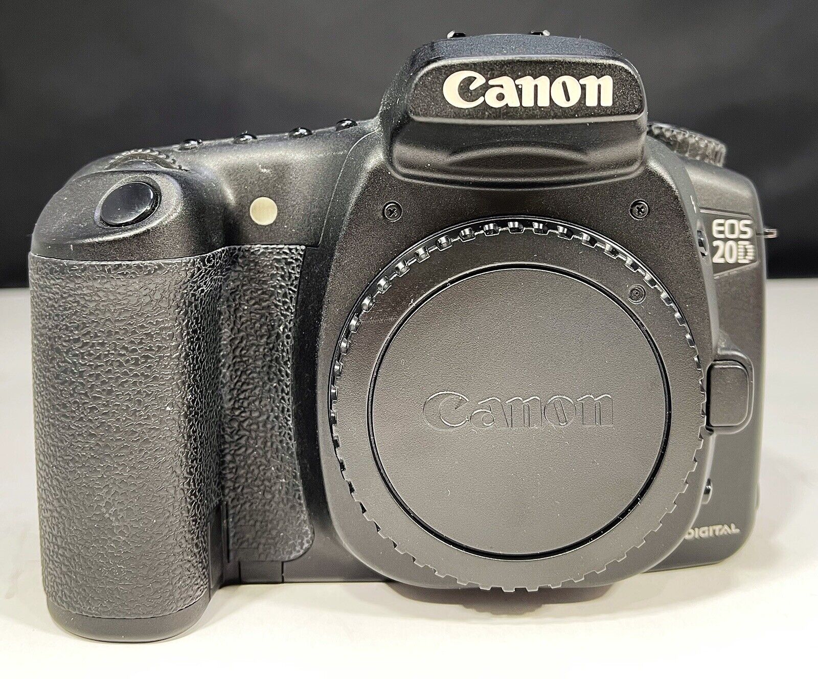 Canon EOS 20D 8.2 MP Digital SLR Camera body + battery