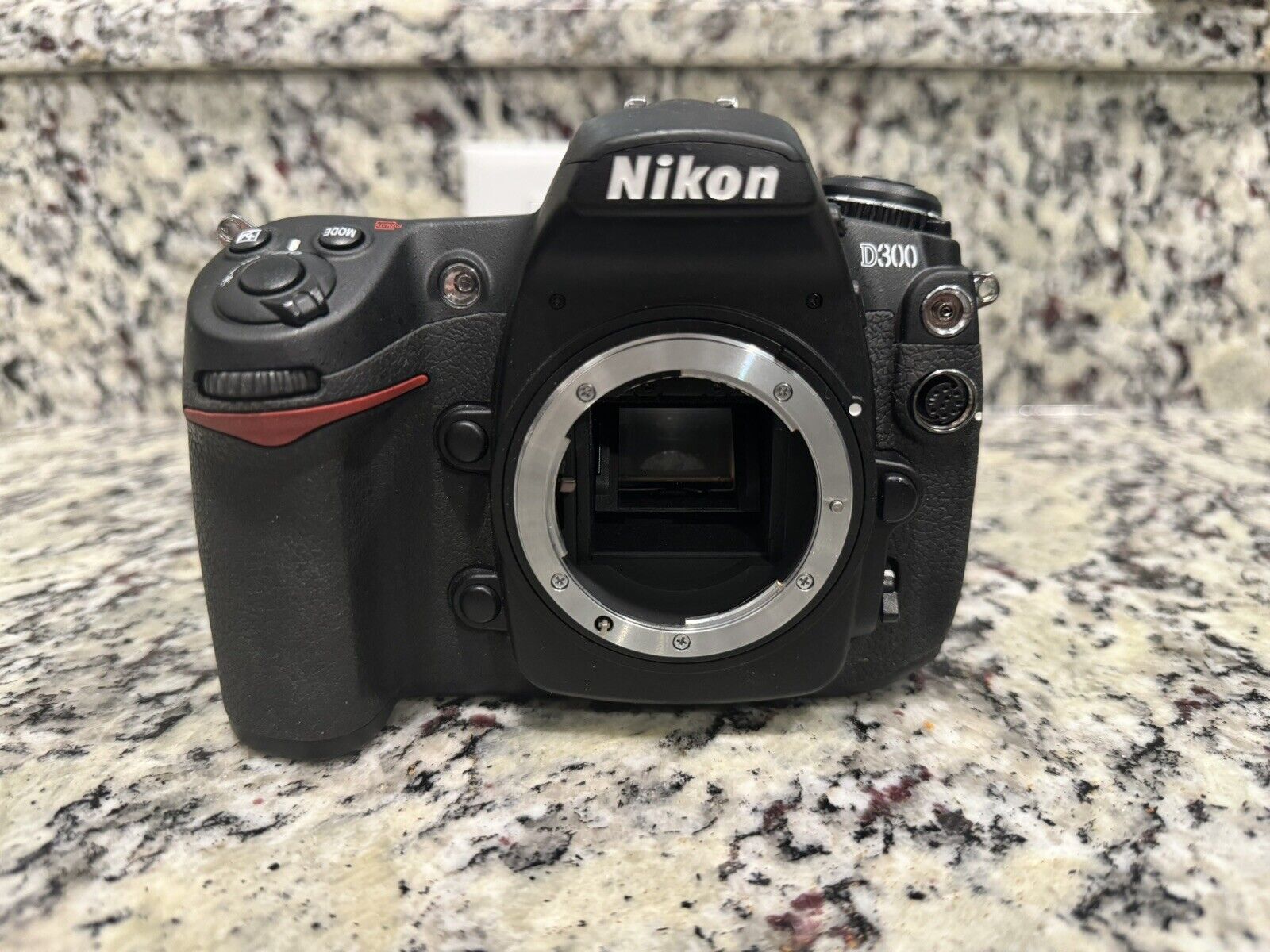 Nikon D300S 12.3 MP Digital SLR Camera - Black - POWER TESTED ONLY. SOLD AS IS‼️