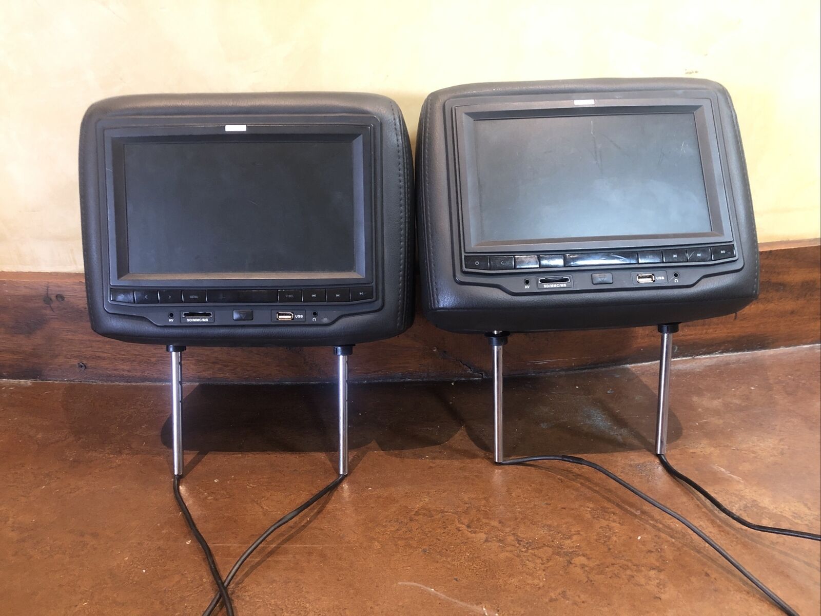 SAVV Headrests with Monitors