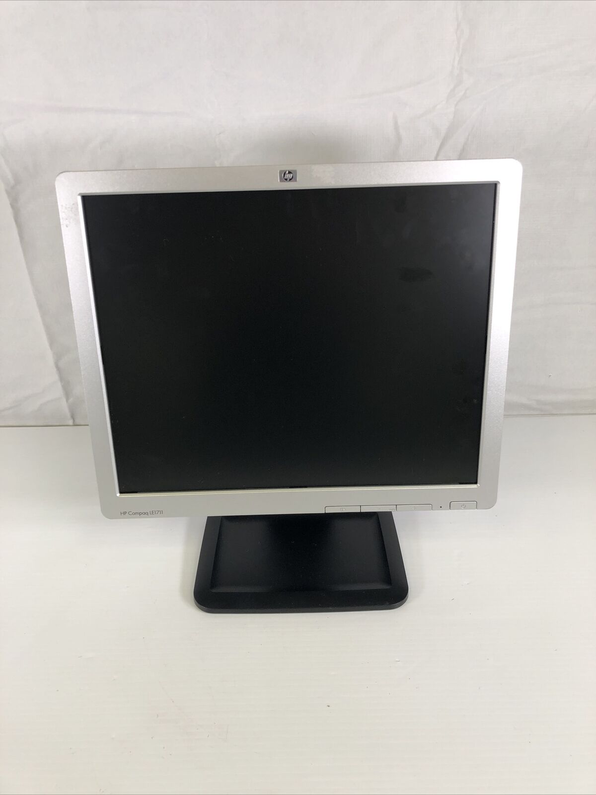 HP Compaq LE1711 17-inch LCD Monitor used. Excellent Condition 