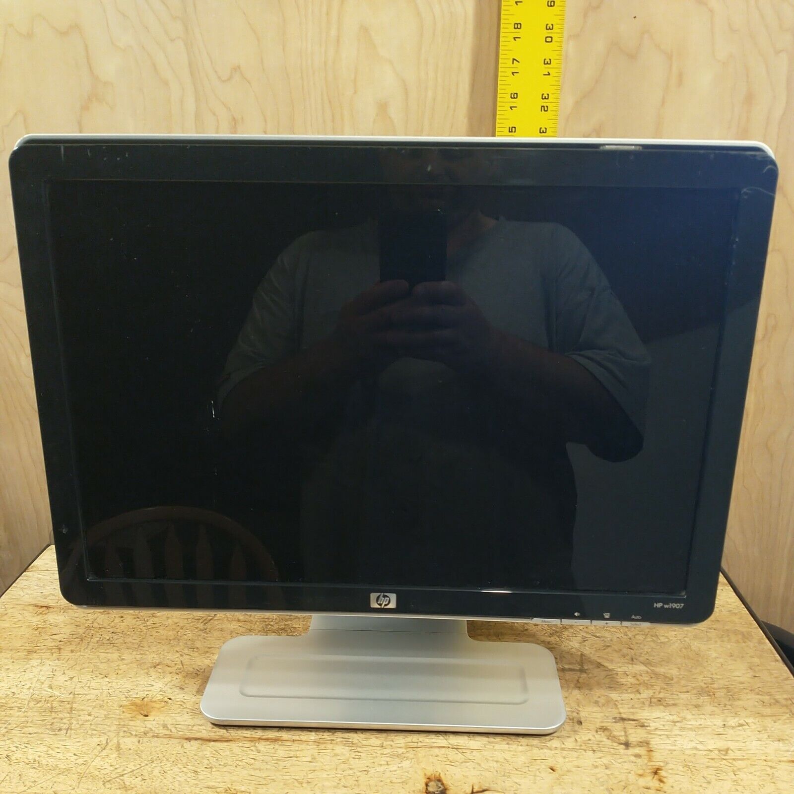 USED HP W1907 19 In. LCD Monitor 60HZ with cables