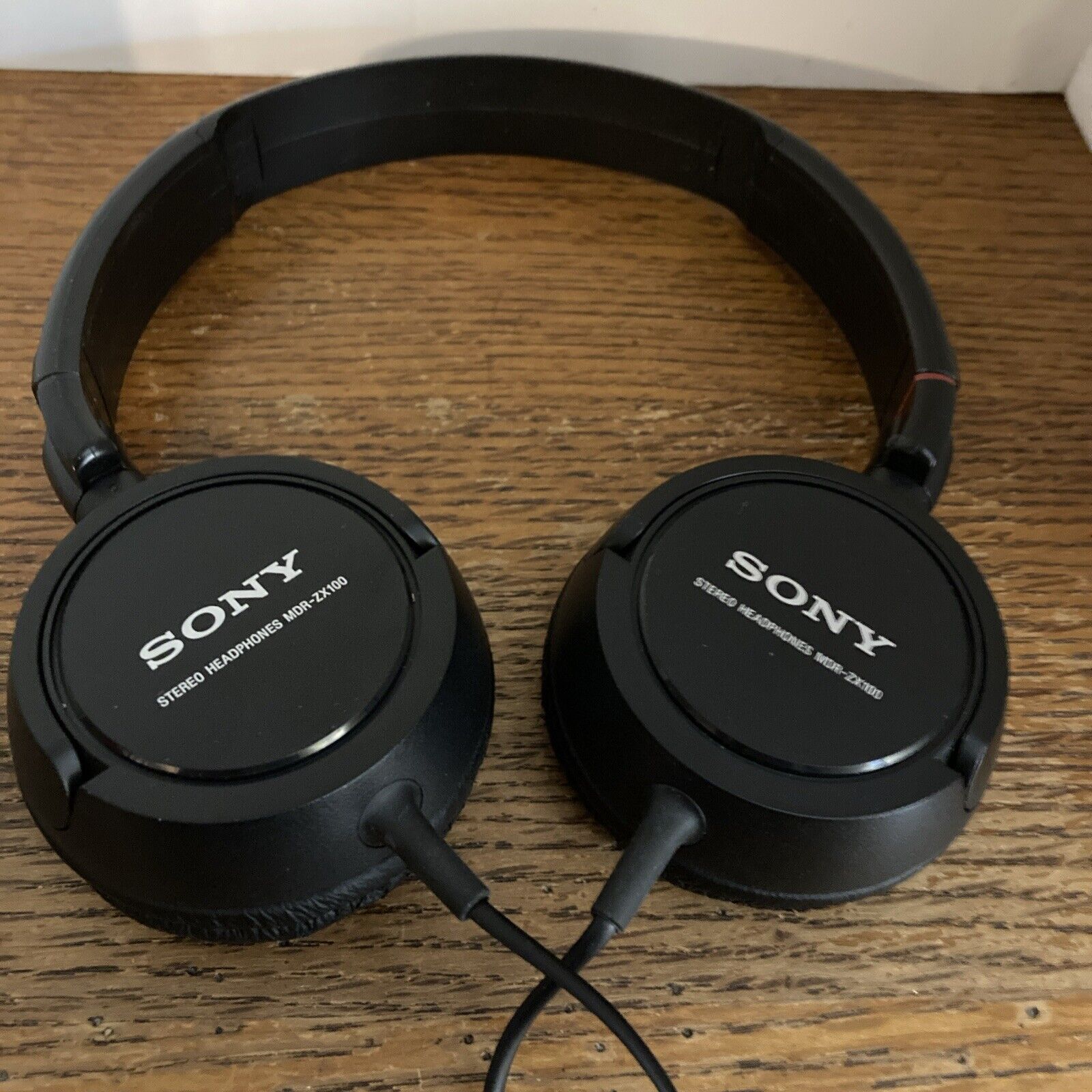 Sony MDR-ZX100 Stereo Headphones Studio Monitor Sound ( Tested )