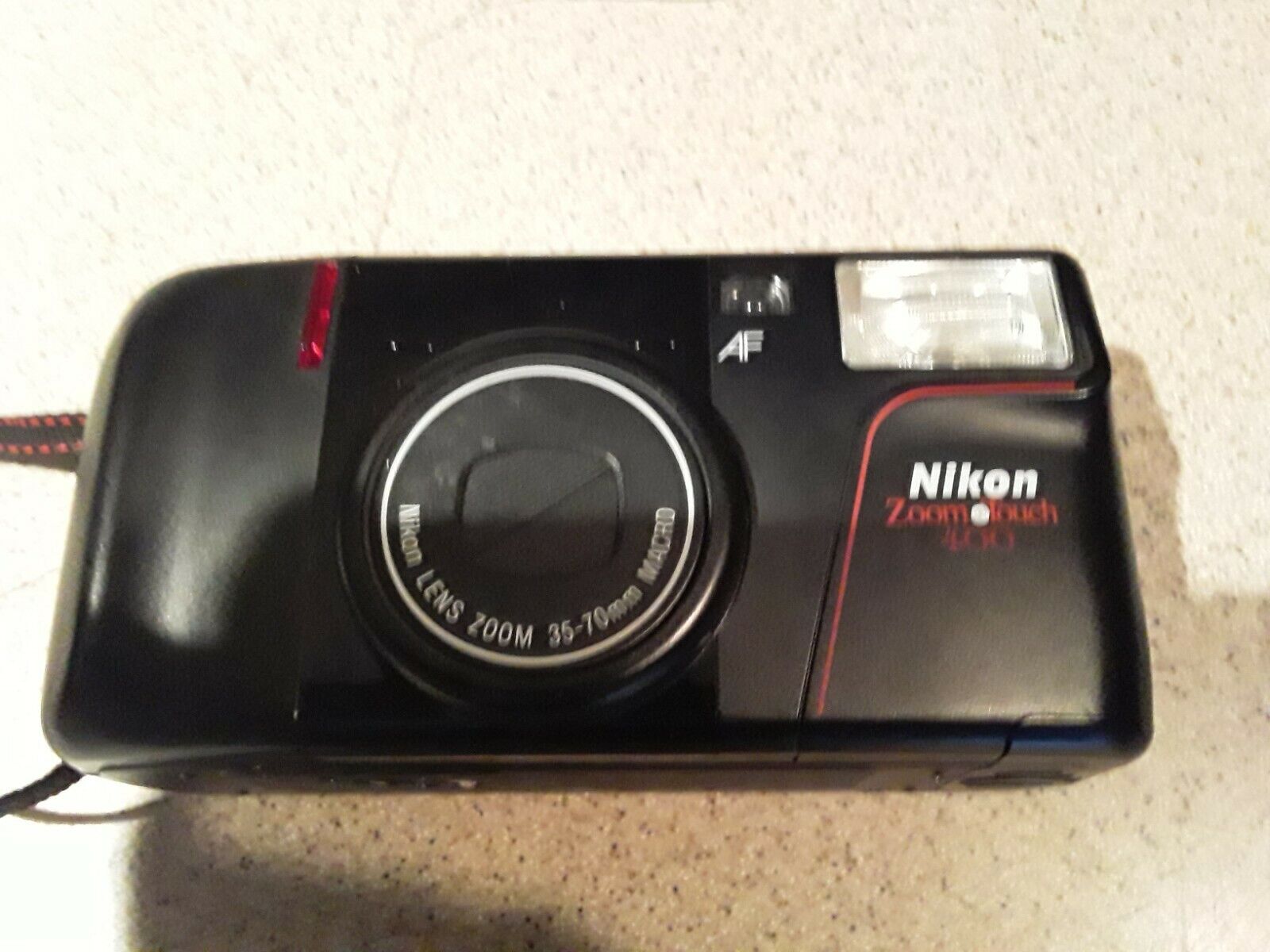 Nikon Zoom 400 35mm Point & Shoot Film Camera it is in great working condition 
