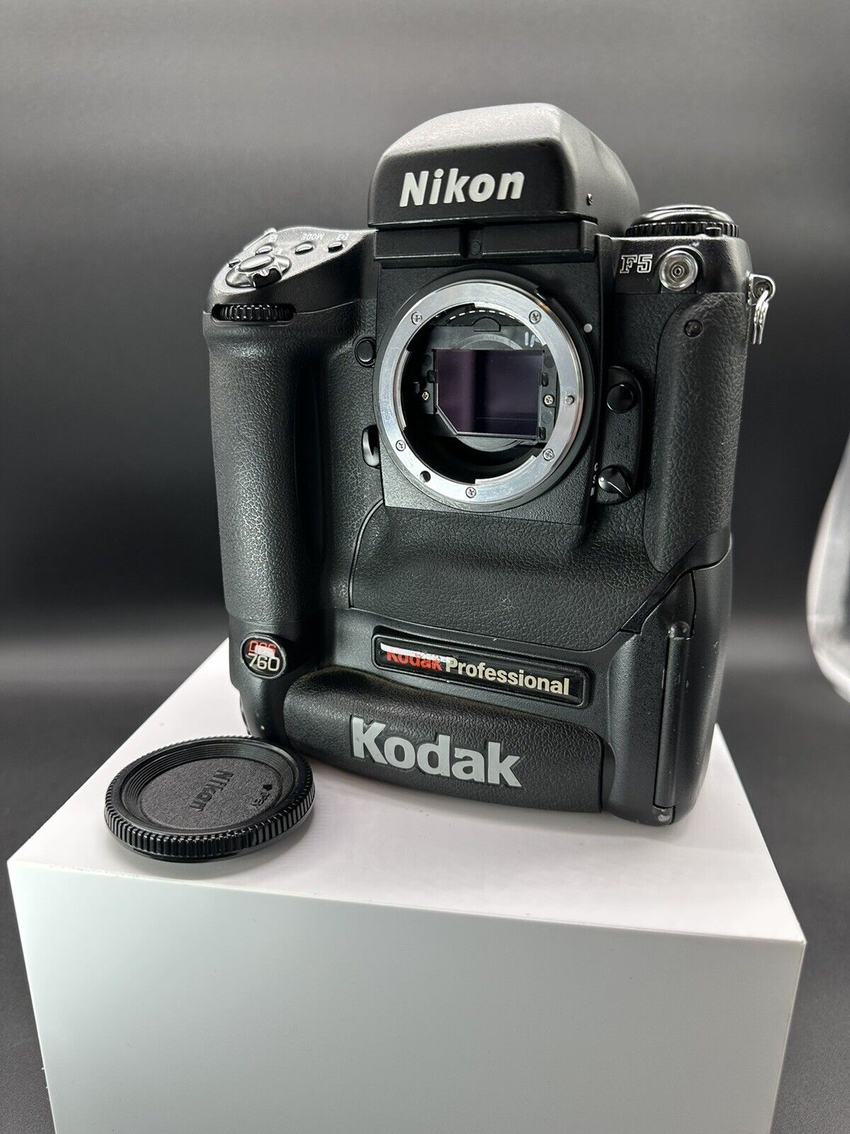 Kodak Professional DCS 760C Nikon F5 Body DSLR