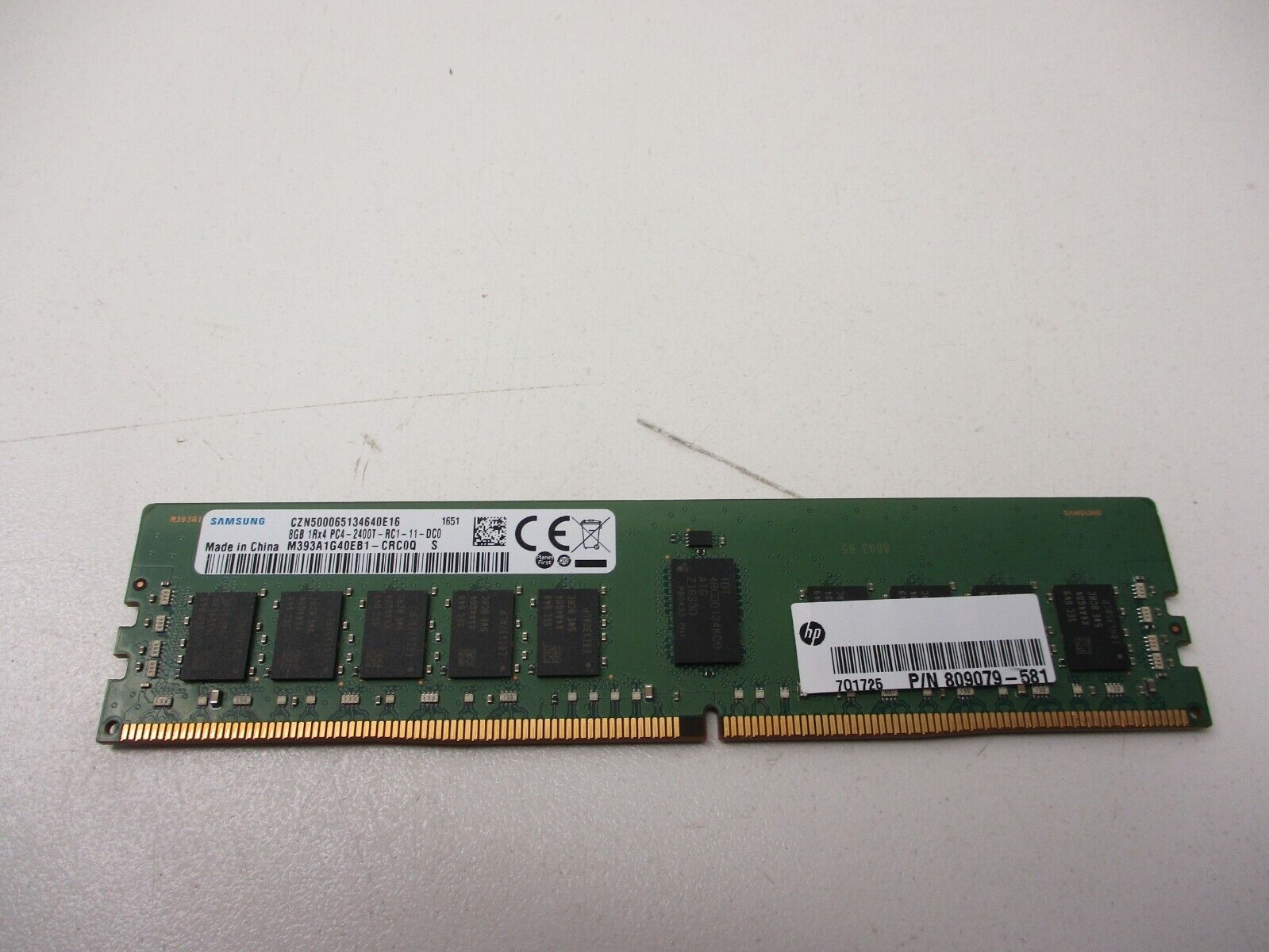 Samsung M393A1G40EB1-CRC0Q 8GB PC4-19200 DDR4-2400MHz RDIMM Module