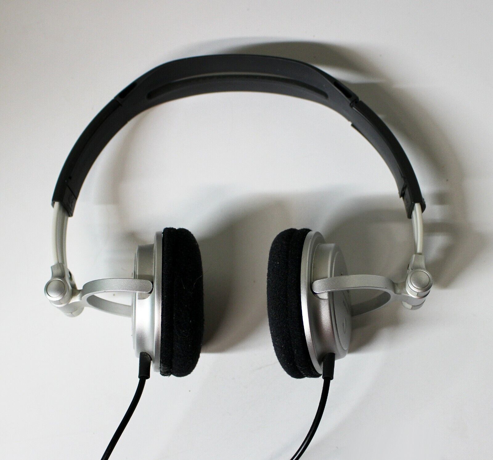 Nice pair of SONY MDR V300 Dynamic Studio Monitor Stereo Headphones Lightly used