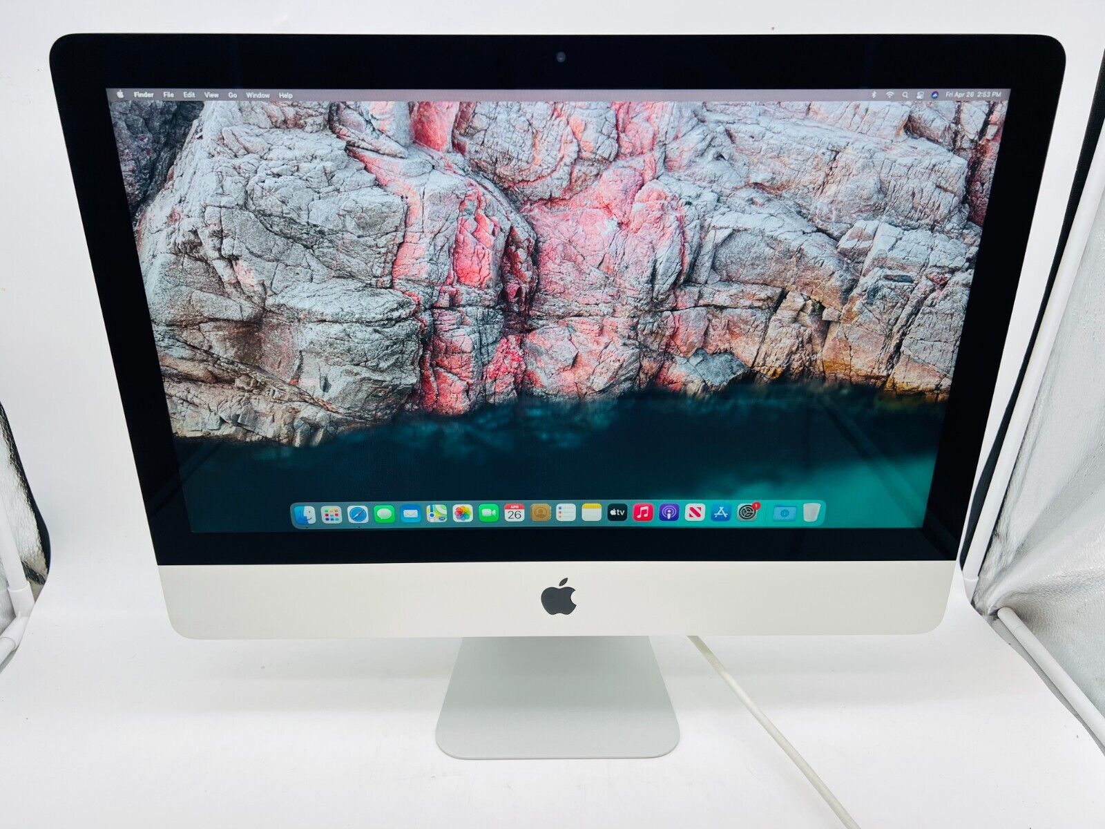 Apple 2017 iMac 21-inch 2.3GHz Dual-Core i5 8GB RAM 256GB SSD - Excellent
