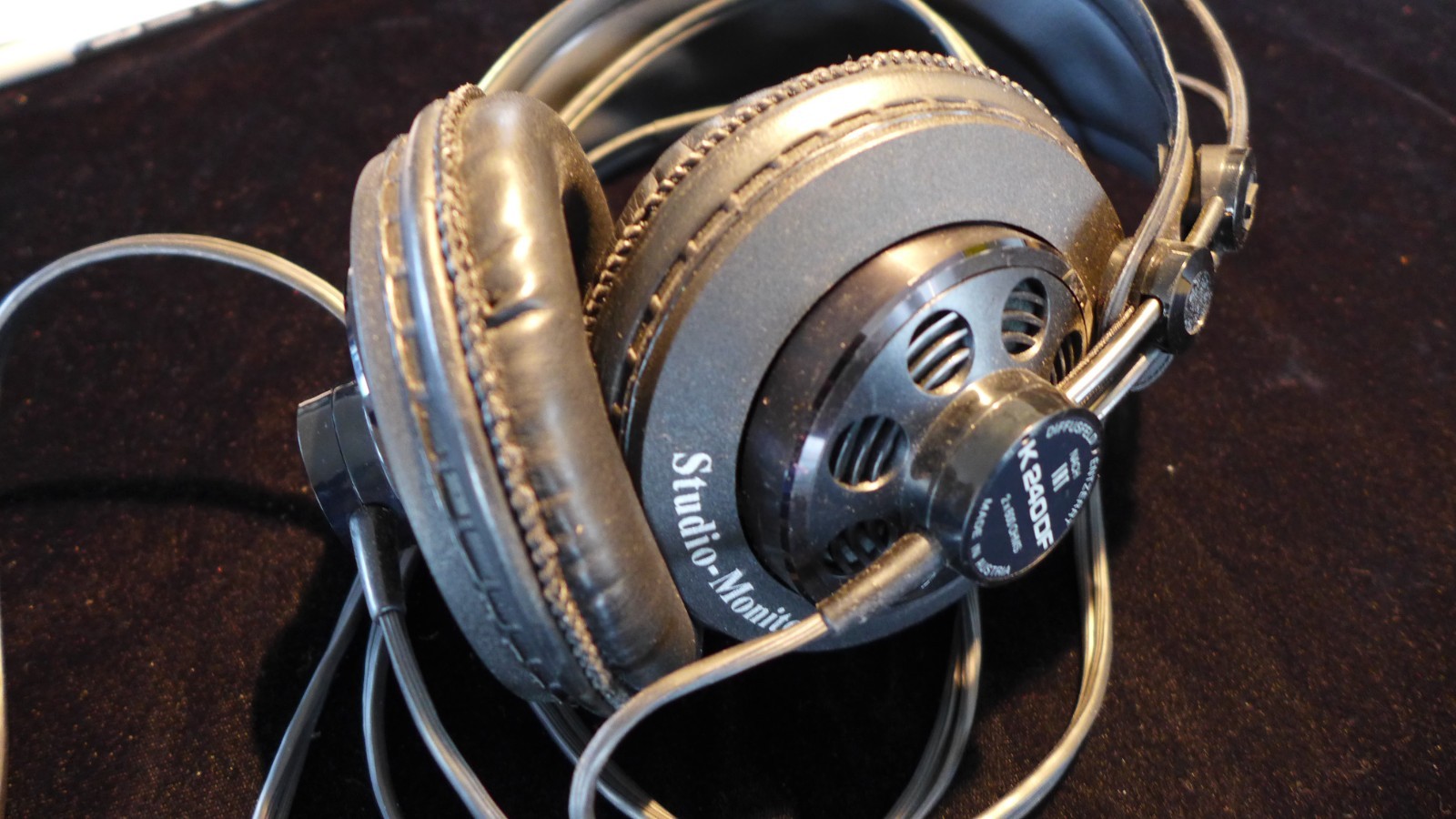 AKG Acoustics K 240 DF Studio Monitor Headphones ~ Made in Austria AKG Acoustics K 240 DF Studio Monitor Headphones ~ Made in Austria