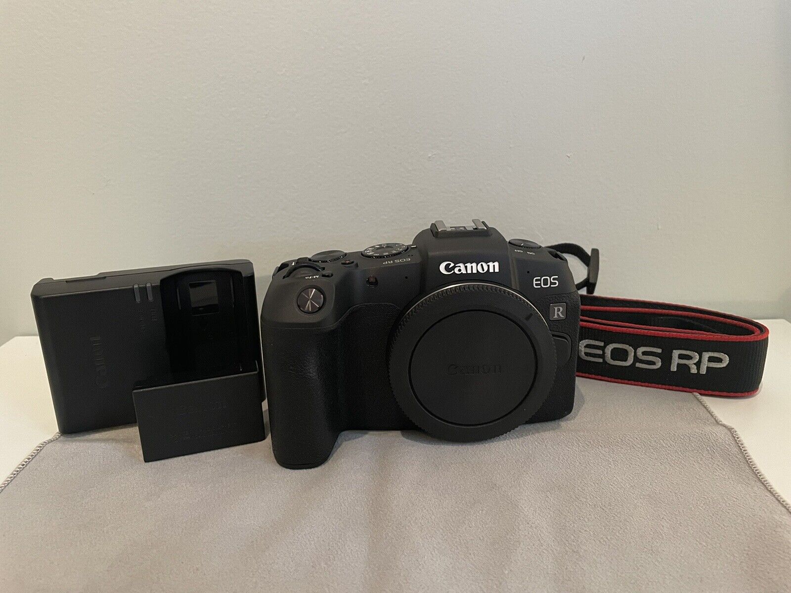 Canon EOS RP 26.2 MP Digital SLR Camera - Black (Body Only) Great Condition