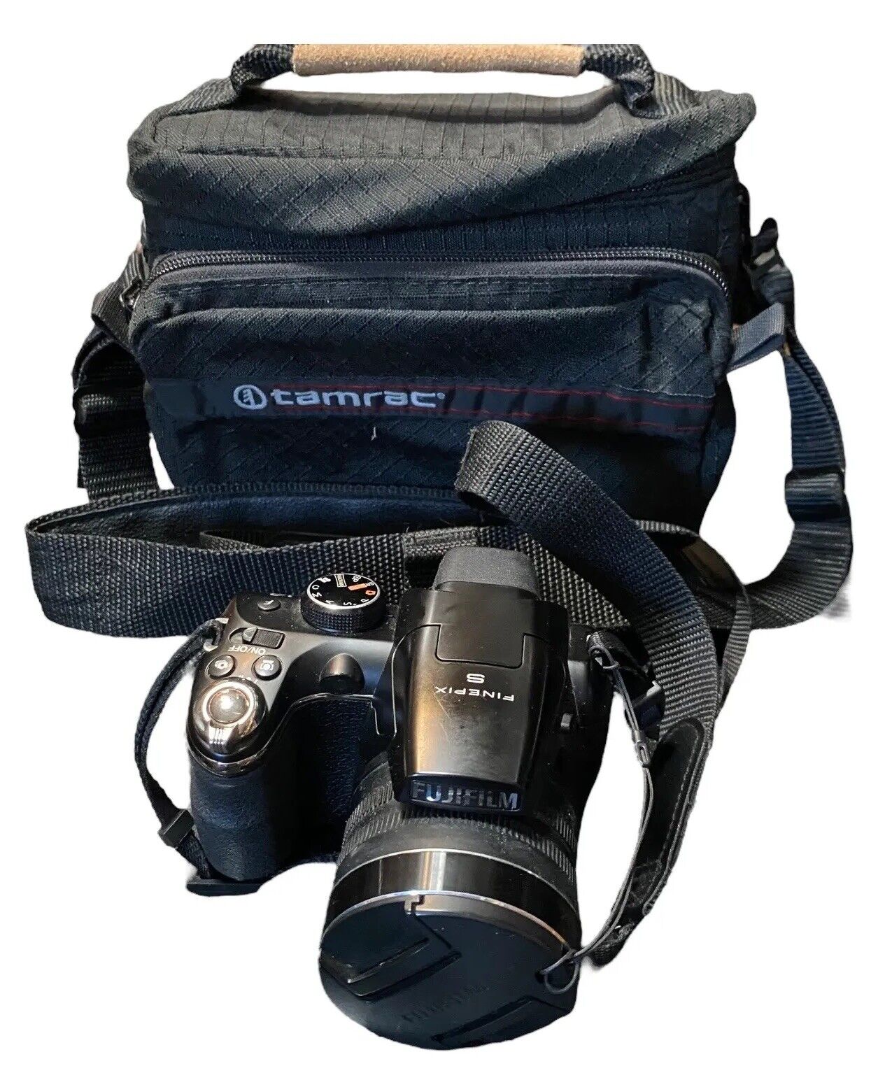 FujiFilm FinePix S4300 14MP 26x Zoom Full HD SLR Style Bridge Camera & Case