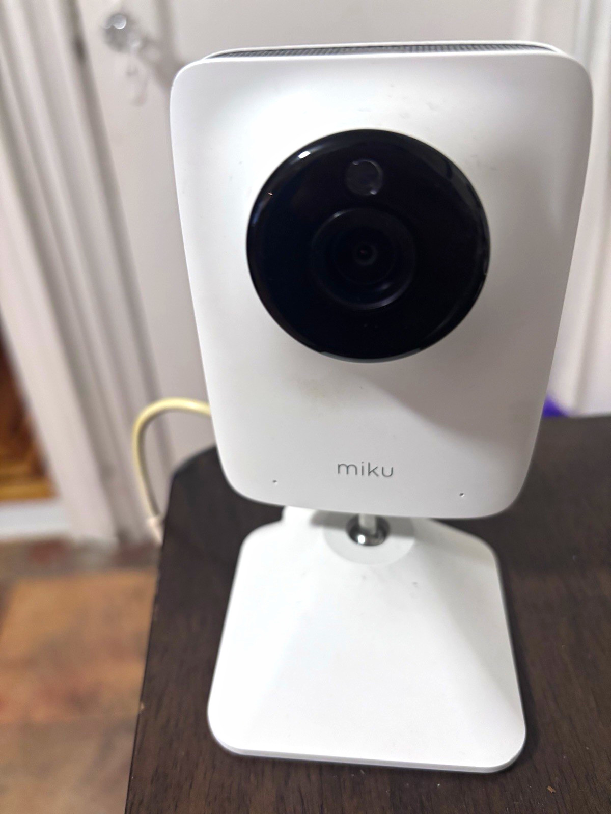 Miku Pro Indoor Wi-Fi 1080p Smart Baby Monitor Camera White Alexa M1000 Miku Pro Indoor Wi-Fi 1080p Smart Baby Monitor Camera White Alexa M1000
