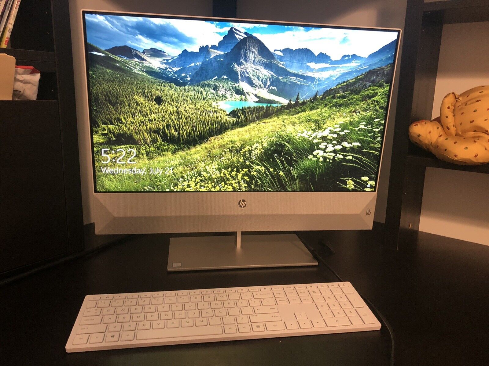 HP Pavilion 24-xa0024 (256GB, Intel Core i5, 1.7GHz, 12GB) All-In-One Computer