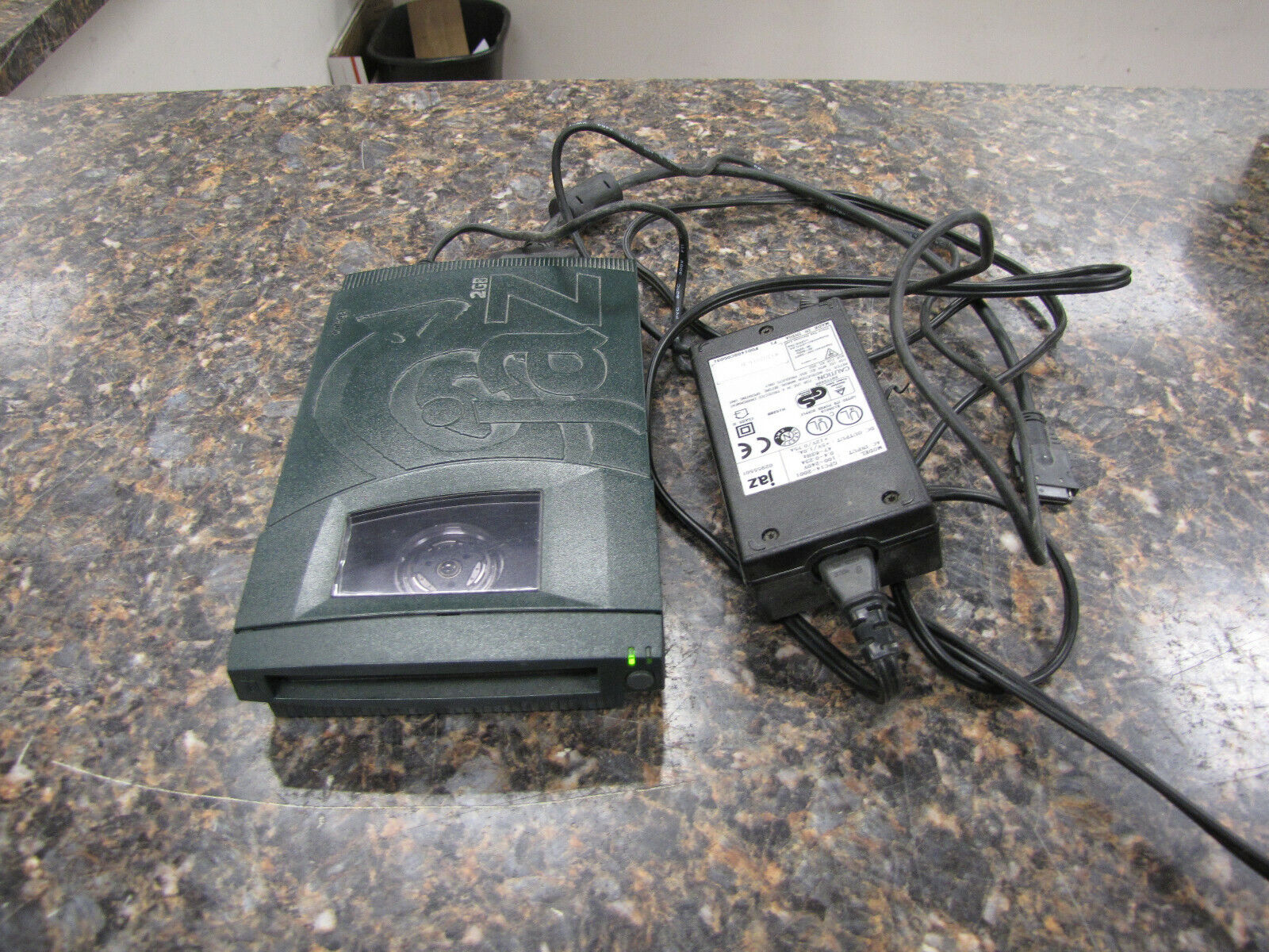 Vintage Iomega JAZ 2GB External Ultra SCSI Drive V2000S DDXV2000S w/AC Adapter