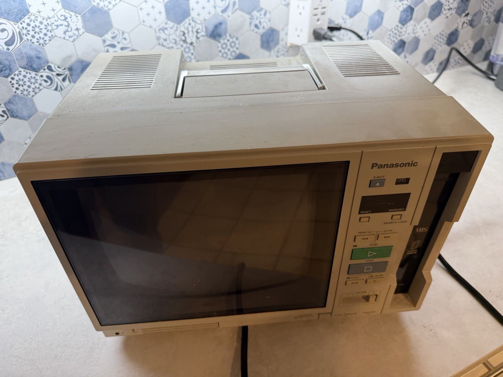 Vintage Panasonic AG-500R VHS TV VCR Monitor / Player Needs Repair SEE VIDEO Vintage Panasonic AG-500R VHS TV VCR Monitor / Player Needs Repair SEE VIDEO