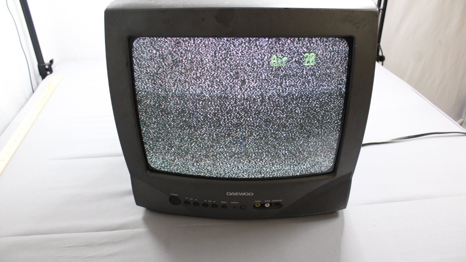 Daewoo DTQ-13V1FC Crt Color Television 13 In Gray Built-in Mono Speaker 2000s Daewoo DTQ-13V1FC Crt Color Television 13 In Gray Built-in Mono Speaker 2000s