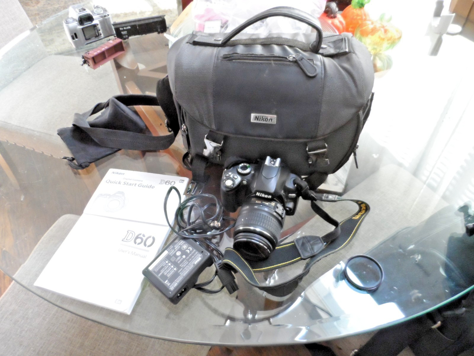 NIKON D60 DSLR TESTED DIGITAL CAMERA BUNDLE NIKOR 18-55 LENS 10.2 MEGAPIXELS