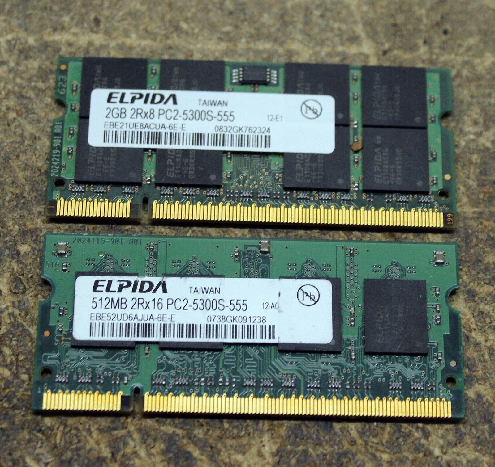 LOT OF 2 ELPIDA 2GB & 512MB DDR2   (TESTED) LAPTOP MEMORY MODULES