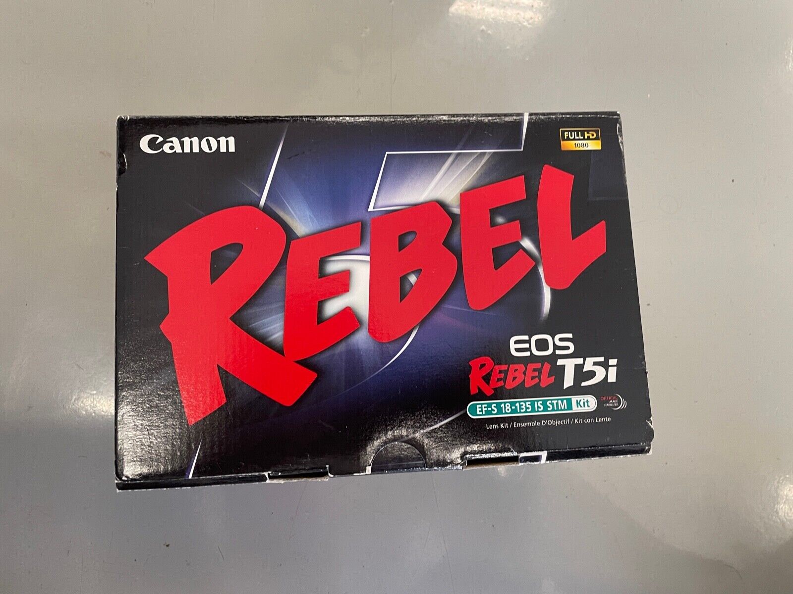 Canon EOS Rebel T5i / EOS 700D 18.0MP Digital SLR Camera - Black (Kit w/ IS STM 