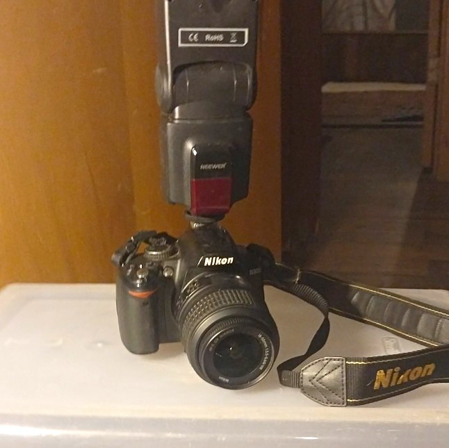 Nikon D3000 10.2MP Digital SLR w/ 3x Zoom Lens, TT560 Speedlite Flash Nikon D3000 10.2MP Digital SLR w/ 3x Zoom Lens, TT560 Speedlite Flash
