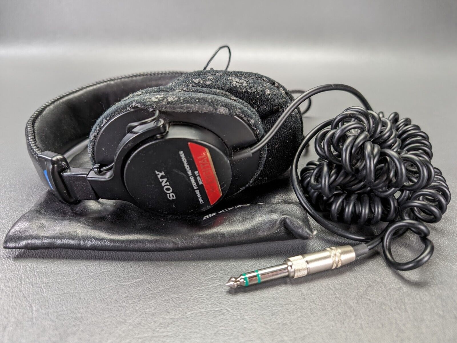 Sony MDR-V6 Studio Monitor Dynamic Stereo Headphones