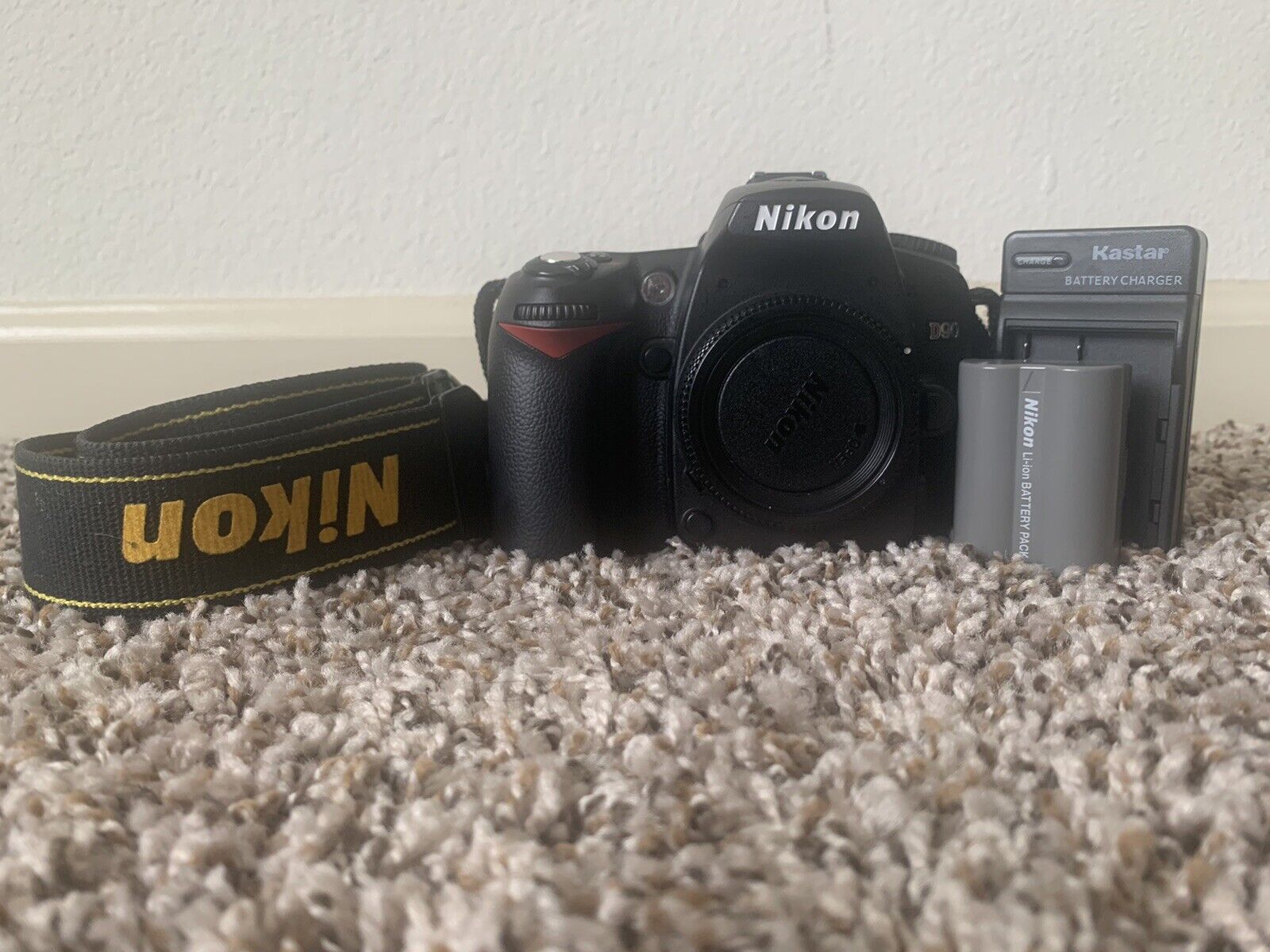 Nikon D90 DX-Format CMOS Digital SLR Camera - Black. Tested 13500 Shutter Count